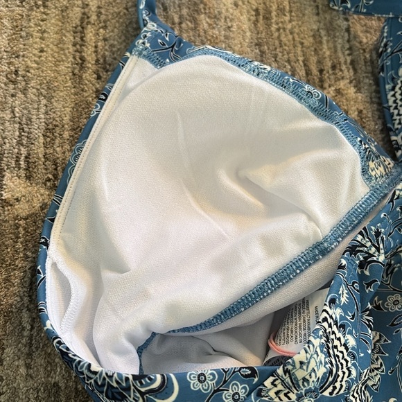 Boden women’s Blue Floral Swimsuit - size 6L - halter - padded bra - Picture 5 of 6